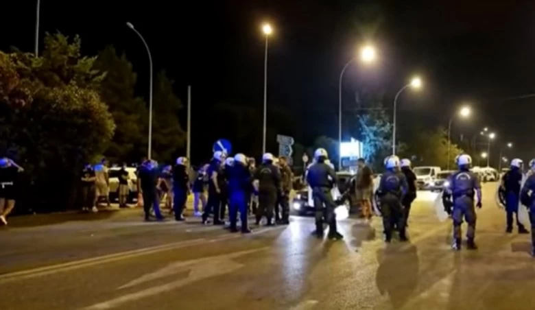 Βαρυμπόμπη: Αντιεξουσιαστές οι “εθελοντές” στο επεισόδιο με προπηλακισμό των Πυροσβεστών